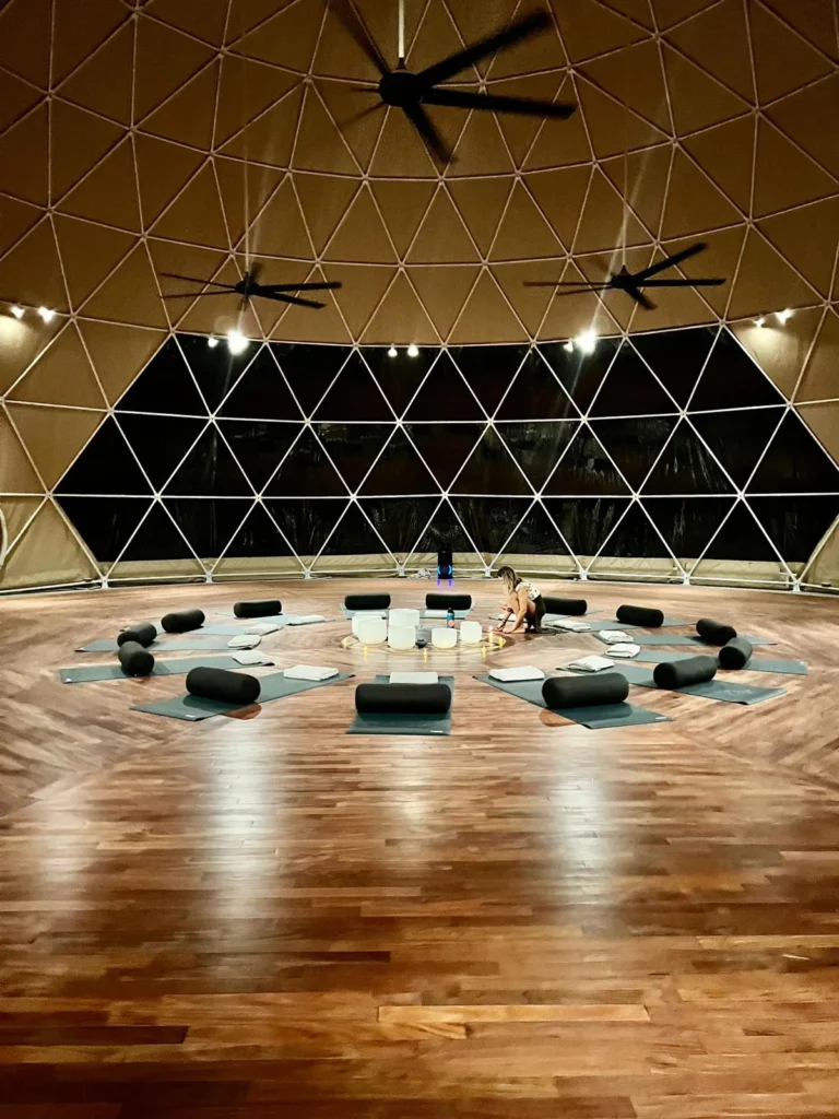 Main hall of Alaya Panamá, where yoga and other activities can be held.