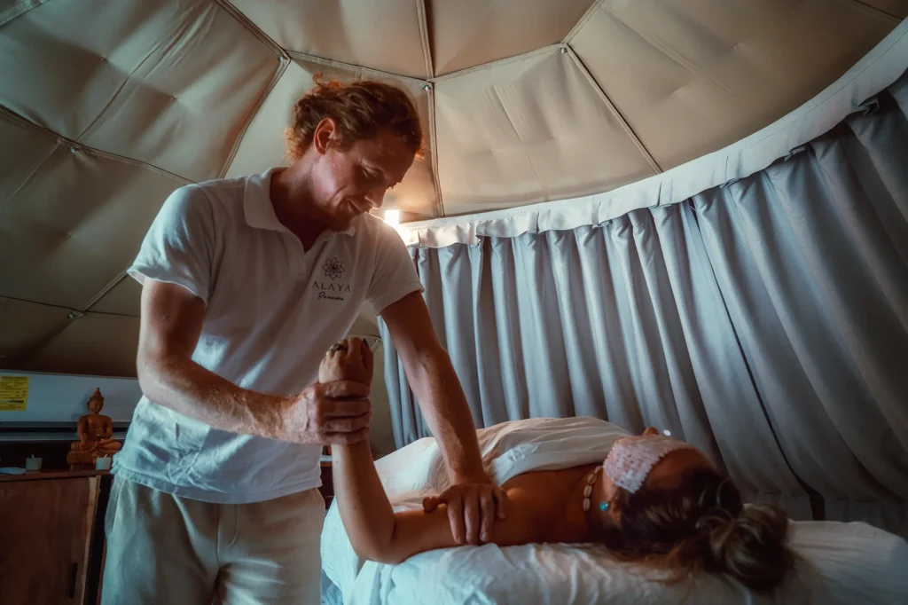 A massage therapist offering a soothing massage to one of our guests at Alaya Panama, promoting relaxation and wellness