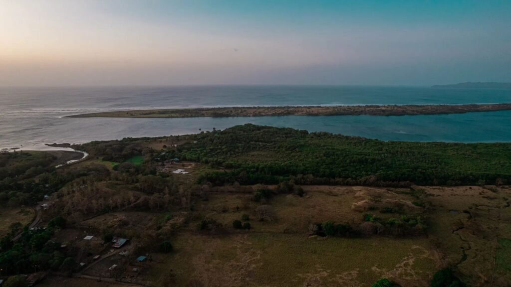 Digital Detox Retreats vs. Wellness Retreats: What's the Difference? 4 Digital Detox Retreat 1
